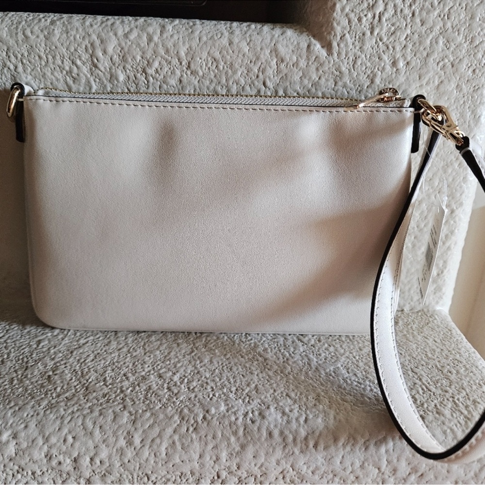 Michael Kors Cream Patch Wristlet NWT - Picture 2 of 5